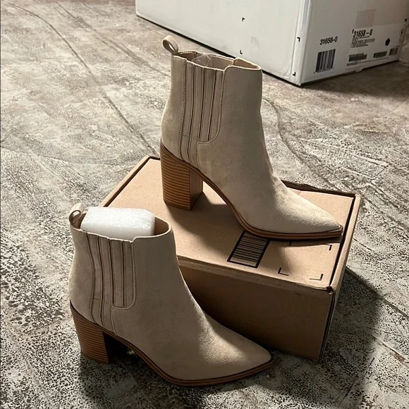 Women's Cream Ankle Boots - Picture 4 of 4